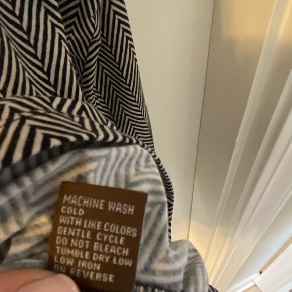 J McLaughlin lightweight knit turtleneck, size small - Picture 7 of 7